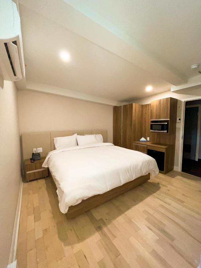 מונטריאול Hotel Saint-Andre מראה חיצוני תמונה